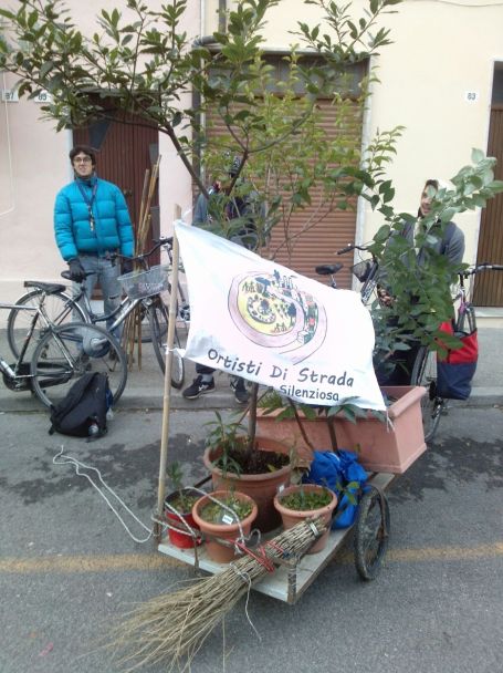 guerrilla gardening ortisti di strada.jpg